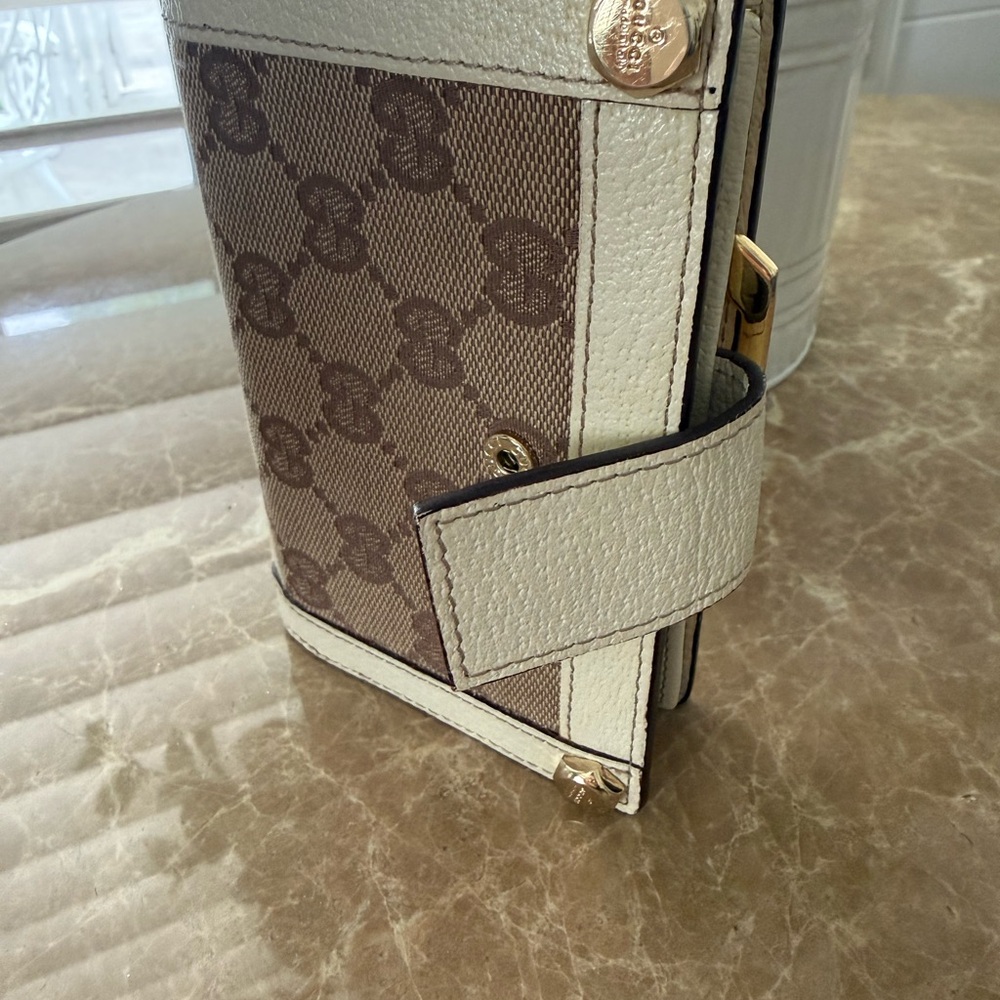 Gucci Beige and Ivory Wallet with Gold Accents